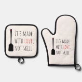 Es ist mit Liebe gemacht, nicht mit Geschick Ofenhandschuh & Topflappen-Set (Vorderseite)