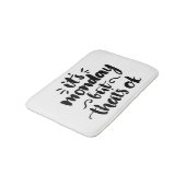 Es ist Montag, aber es ist okay Badematte (Schrägansicht)