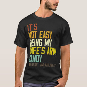 Es ist nicht einfach, meine Ehefrau mit Armbonbons T-Shirt