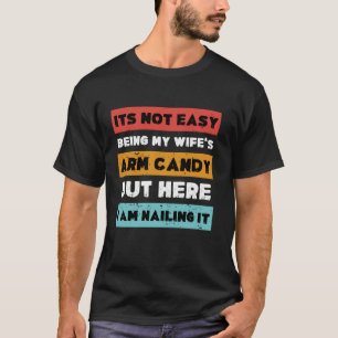 Es ist nicht einfach, meine Ehefrau mit Armbonbons T-Shirt