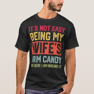 Es ist nicht einfach, meine Ehefrau mit ihrem Armd T-Shirt