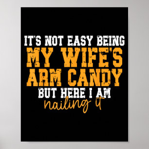 Es ist nicht leicht, das Arm Candy meiner Frau zu Poster