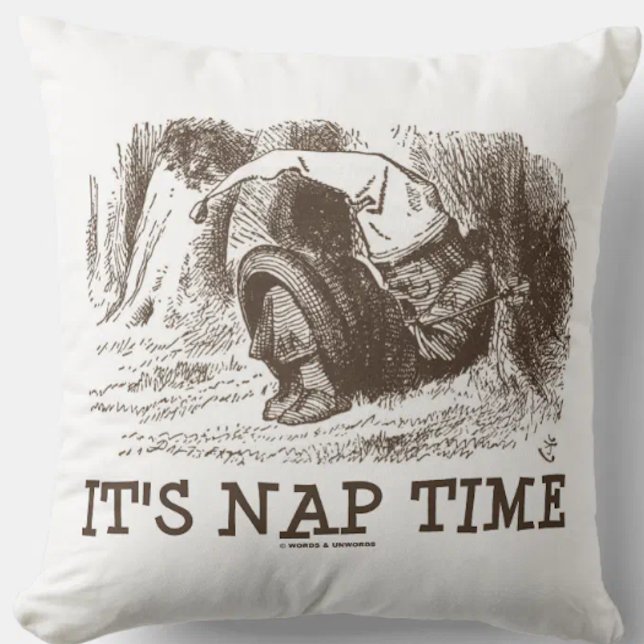 Es ist Nickerchen Time Red King Schlafen Schnarche Kissen (Throw pillow for any Wonderland fan who takes naps.)