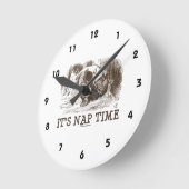 Es ist Nickerchen Time (Wonderland Red King Schnar Runde Wanduhr (Winkel)