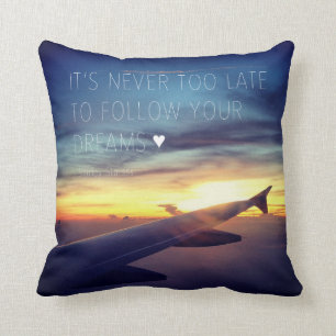 Es ist nie zu spät, Ihrem Traum-Zitat zu folgen Kissen