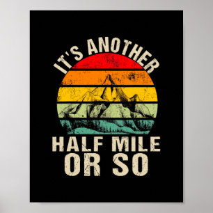 Es ist noch eine halbe Meile oder so lustiges Camp Poster