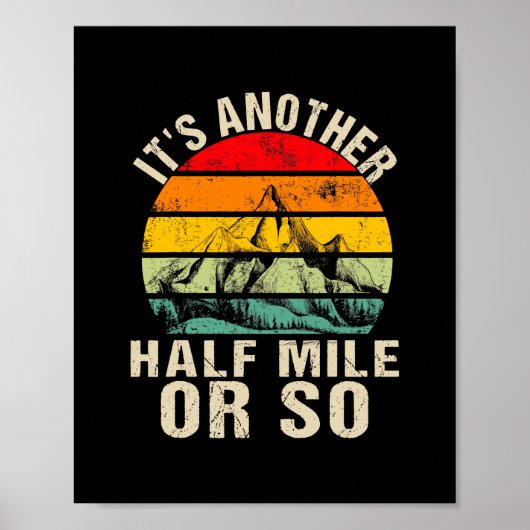 Es ist noch eine halbe Meile oder so lustiges Camp Poster (Vorne)