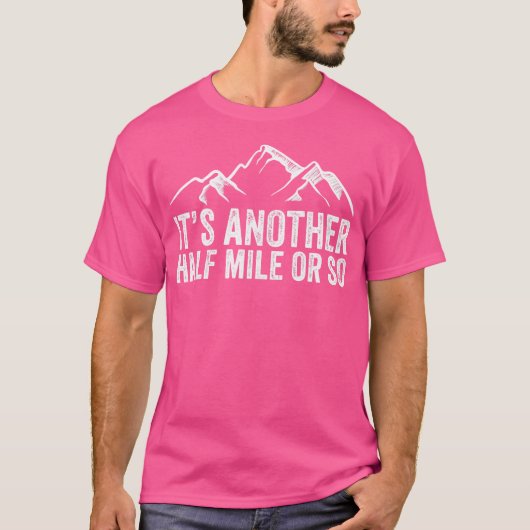 Es ist noch eine halbe Meile oder so sarkastischer T-Shirt (Vorderseite)