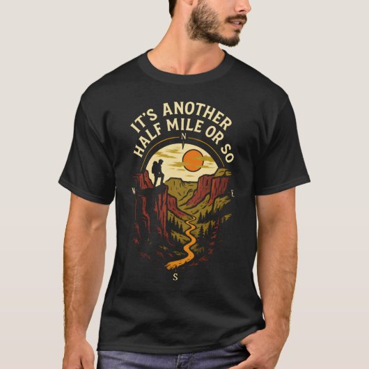 Es ist noch eine halbe Meile oder so - Wandern Ber T-Shirt (Vorderseite)