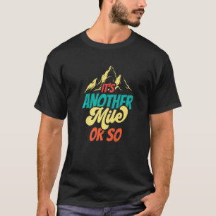 Es ist noch eine Meile oder so Wanderer Halbe Meil T-Shirt