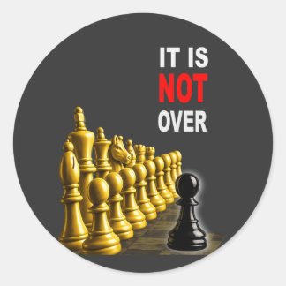 Es ist noch nicht vorbei – Black Pawn Chess Motiva Runder Aufkleber