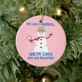 Es ist NOw Mystery Detective Snowman Pink Keramik Ornament