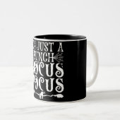 Es ist nur ein Haufen Hocus Pocus Zweifarbige Tasse (VorderseiteRechts)