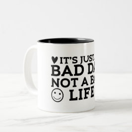 es ist nur ein schlechter Tag, nicht ein schlechte Zweifarbige Tasse