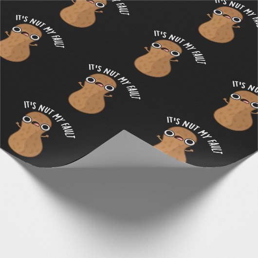 Es ist Nut my Fault Funny Peanut Pun Dark BG Geschenkpapier (Ecke)