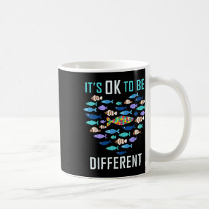 Es ist OK, ein anderer Autismus-Bewusstsein Fisch- Kaffeetasse