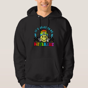 Es ist okay, anders zu sein Hippie-Lächeln Gesicht Hoodie