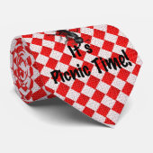 Es ist Picnic Time! Rotes Tischtuch mit Anten Krawatte (Gerollt)