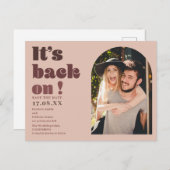 Es ist Save the Date wieder auf rot geschriebenem Postkarte (Vorne/Hinten)