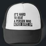 Es ist schwer, jemanden zu schlagen, der nie aufgi truckerkappe<br><div class="desc">Es ist schwer,  eine Person zu schlagen,  die nie Motivierend schwarz-weiße Fitness Zitat Sprichwort Typografie *Anpassen Sie es! Wählen Sie Ihre eigene Hintergrundfarbe aus.</div>
