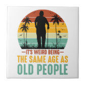 Es ist seltsam, das gleiche Alter wie alte Mensche Fliese (Vorderseite)