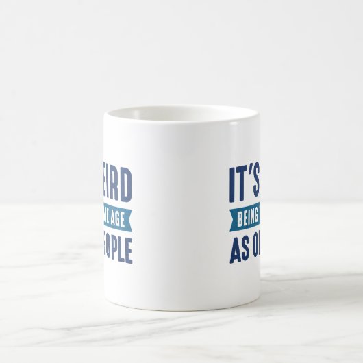 Es ist seltsam, das gleiche Alter wie alte Mensche Kaffeetasse (Mittel)
