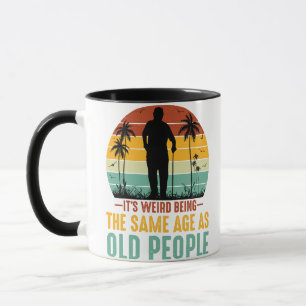 Es ist seltsam, das gleiche Alter wie alte Mensche Tasse