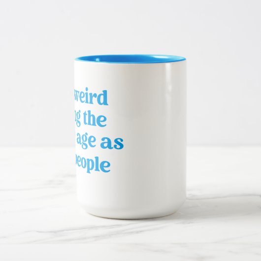 Es ist seltsam, das gleiche Alter wie alte Mensche Zweifarbige Tasse (Mittel)