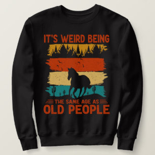 Es ist seltsam, das gleiche Alter zu haben wie alt Sweatshirt