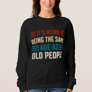 Es ist seltsam, das gleiche Alter zu haben wie alt Sweatshirt