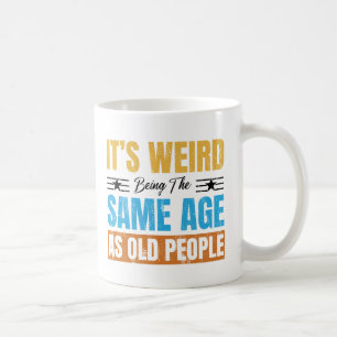 Es ist seltsam, genauso alt zu sein wie alte Leute Kaffeetasse
