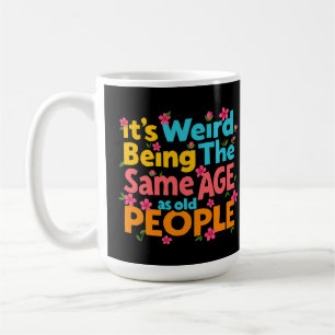 Es ist seltsam, genauso alt zu sein wie alte Leute Kaffeetasse