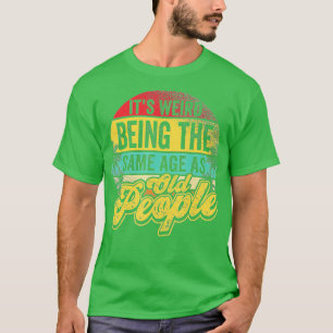 Es ist seltsam, genauso alt zu sein wie alte Leute T-Shirt