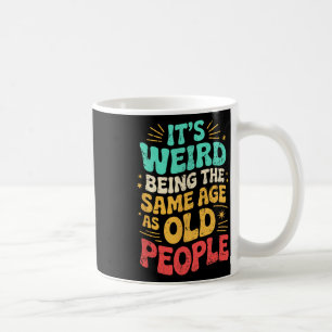 Es ist seltsam, genauso alt zu sein wie alte Mensc Kaffeetasse