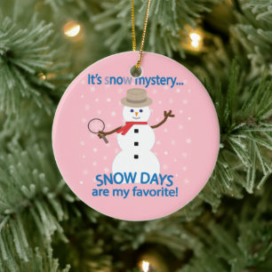 Es ist sNOw Mystery Detektiv Schneemann Pink Keramik Ornament