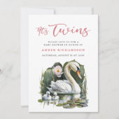 Es ist Twins Elegant Pink Script Swan Baby Shower Einladung (Vorderseite)