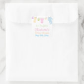 Es ist TWINS! Kleine Kleidung Baby Dusche Party Quadratischer Aufkleber (Tasche)