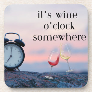 Es ist Wine O'Clock Irgendwo auf einem Getränkeuntersetzer