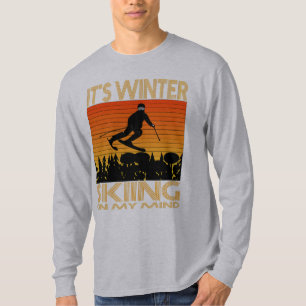ES IST WINTER - MEINER MEINUNG NACH SKIEN. T-Shirt