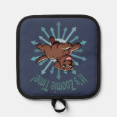 Es ist Zoomie Time Chocolate Labrador Topflappen (Vorderseite)