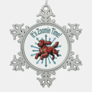 Es ist Zoomie Time Irish Setter Schneeflocken Zinn-Ornament