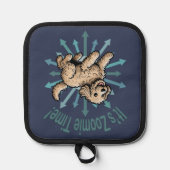 Es ist Zoomie Time Labradoodle Topflappen (Vorderseite)