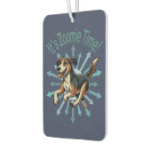 Es ist Zoomie Time Medium Mutt Autolufterfrischer (Links)