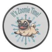 Es ist Zoomie Time Mops Eishockey Puck (Vorderseite)