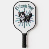 Es ist Zoomie Time Niedlich Black & White Cat Pickleball Schläger (Rückseite)