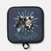 Es ist Zoomie Time Niedlich Black & White Cat Topflappen (Vorderseite)