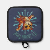 Es ist Zoomie Time Orange Tabby Cat Topflappen (Vorderseite)