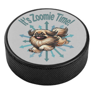 Es ist Zoomie Time Pekingese Eishockey Puck