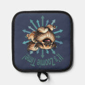 Es ist Zoomie Time Pekingese Topflappen (Vorderseite)