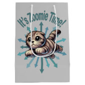 Es ist Zoomie Time Scottish Fold Cat Mittlere Geschenktüte (Rückseite)